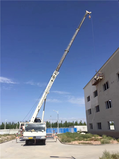景谷县“轻装强干”—— 吊车的 “轻量化臂架” 技术