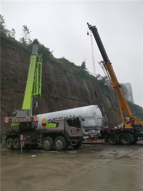 景谷县“不怕风雨冻”—— 吊车的 “恶劣环境适应” 技术